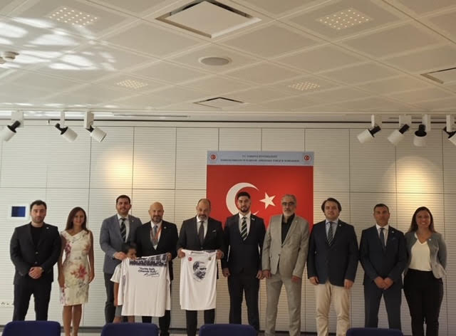 Polonya Fenerbahçeliler Derneği Varşova Büyükelçiliğini Ziyaret Etti. 